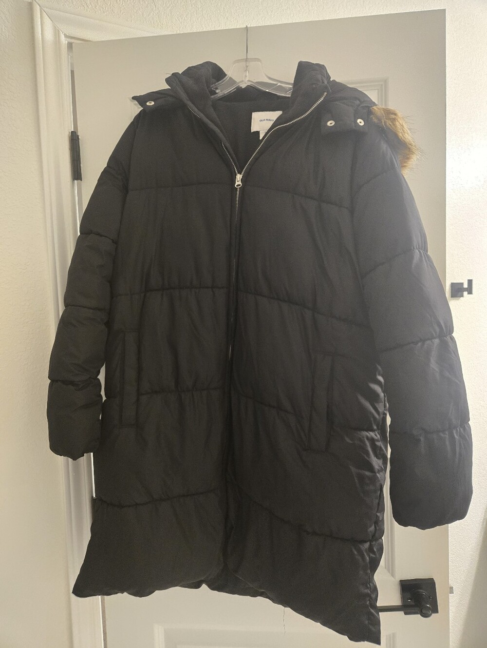 Old Navy Women’s Long Black Puffer Coat Faux Fur Hood Size L